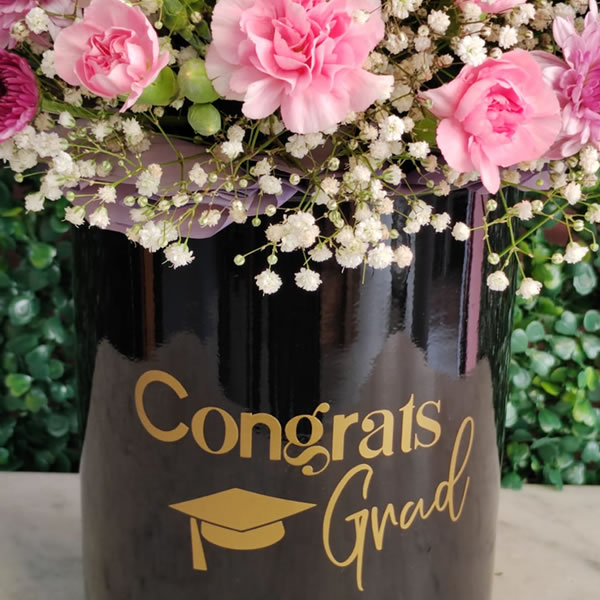 diseño-florero-en-rosa-congrats-graduate 3500