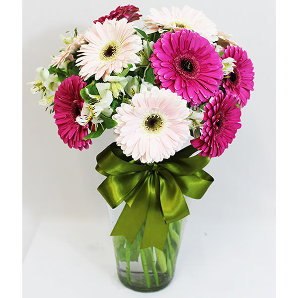 Florero con alstromerias, 10 gerberas combinadas en tono rosa y fiusha 2307