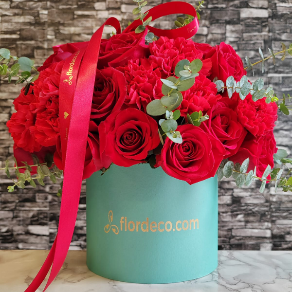 exclusiva-flores-lindas-caja-aqua-moño-rojo-rosas-rojas 3526